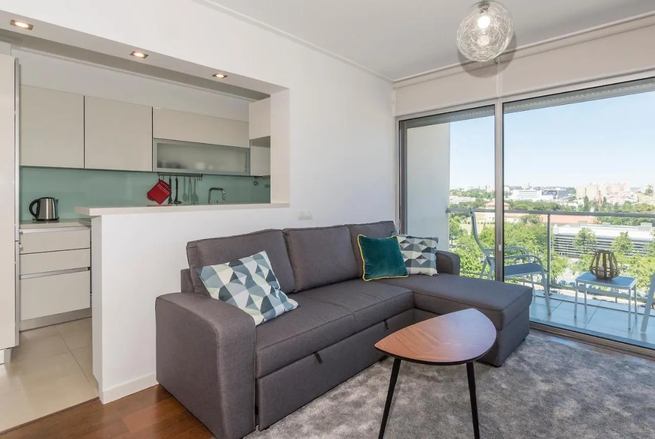 Metrocity One Bedroom Apartment - A/C & Swimming Pool Lisbona