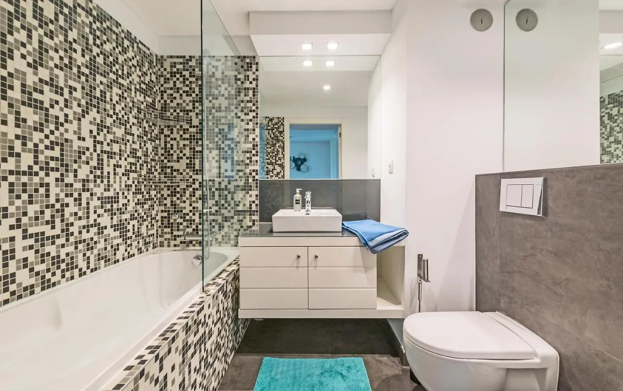 Metrocity One Bedroom Apartment - A/C & Swimming Pool Lisbona