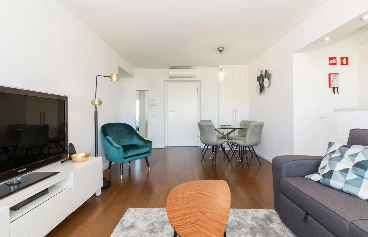 Metrocity One Bedroom Apartment - A/C & Swimming Pool Lisbona Portogallo